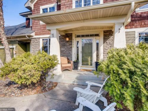 8932 Highview Ln, Saint Paul, MN 55125-4922
