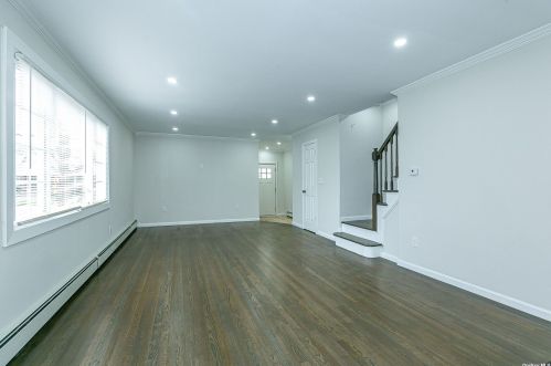 34 5th Ave, New Hyde Park NY  11040-5004 exterior