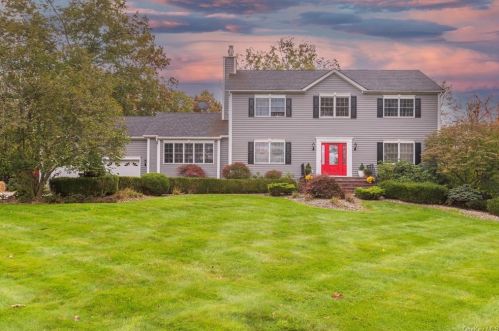 13 Sutherland Dr, Highland Mills, NY 10930-3009
