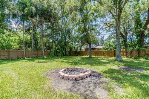 5872 60th Ave, Saint Petersburg FL  33709-1993 exterior