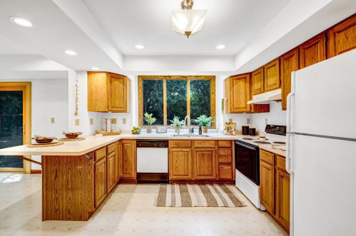 9019 Poplar Dr, Thiensville WI  53097-3155 exterior