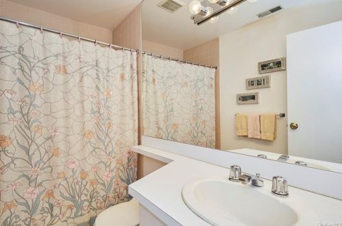 8 Westfield Ln, White Plains NY  10605-5459 exterior