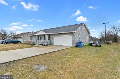 210 1st St, Farmington, DE 19950-9453