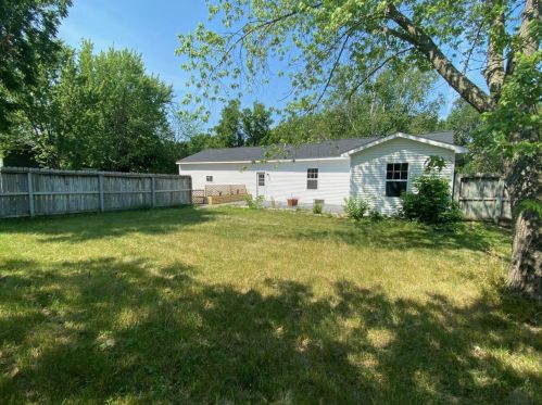 816 6th St, New Johannesburg, WI 54017-2147