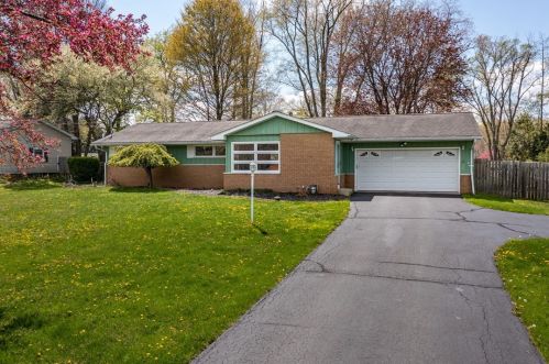 12 Redwood Dr, Greenville, PA 16125-1138