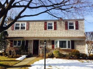 31 Plainedge Dr, Bethpage, NY 11714-6319