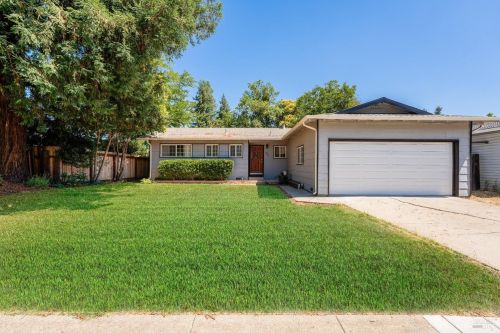 525 Oak Manor Dr, Ukiah CA  95482-5121 exterior