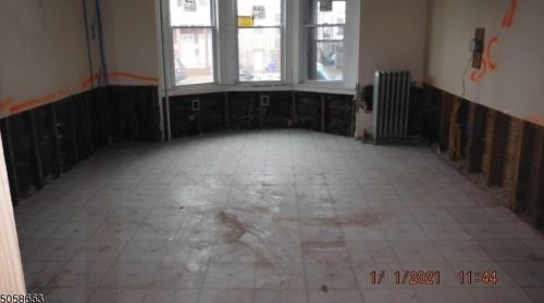 733 Summer Ave, Newark NJ  07104-2616 exterior