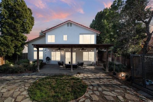 208 Bald Eagle Dr, Vacaville CA  95688-1054 exterior