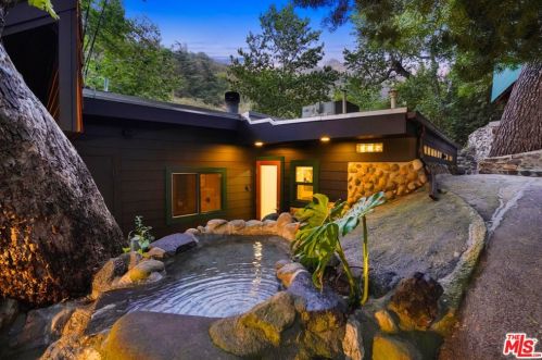 204 Topanga Canyon Blvd, Topanga CA  90290-3837 exterior