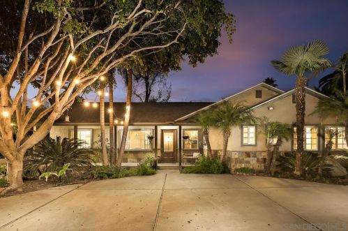 1556 Elm Dr, Vista, CA 92084-4153