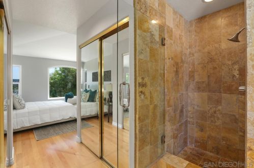 4325 Corte De La Fonda, San Diego CA  92130-2126 exterior