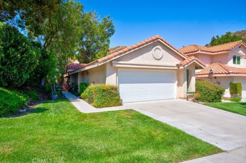 15707 Kenneth Pl, Santa Clarita, CA 91387-4430