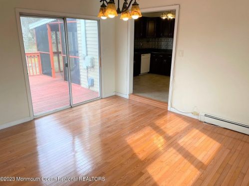 960 Midvale Ave, Bricktown NJ  08723-6118 exterior