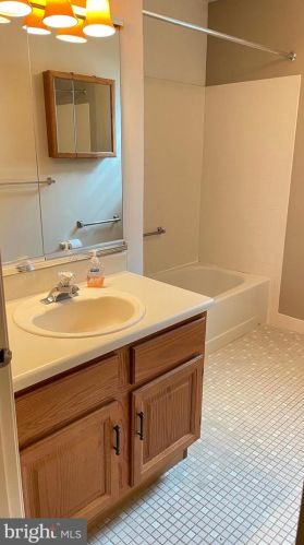 11 Cottage Ln, Columbus NJ  08022-1060 exterior