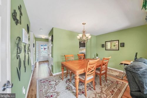 200 Canterbury Ct, East Windsor NJ 08520-5509 exterior