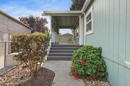 6 Whispering Way, Lodi CA  95242-9563 exterior