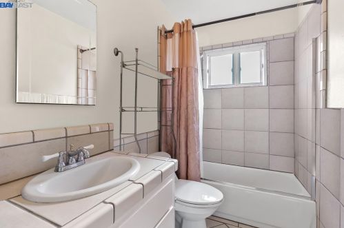 3426 Boston Ave, Oakland CA 94602-2905 exterior