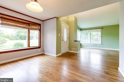 3009 Wallace Dr, Falls Church, VA 22042-1821