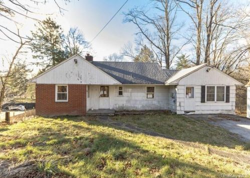 102 Beechwood Ave, Poughkeepsie, NY 12601-5202
