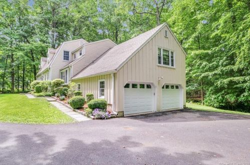 23 Mayflower Dr, Wilton CT  06897-1003 exterior