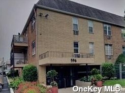 596 Broadway, Lynbrook, NY 11563-3946