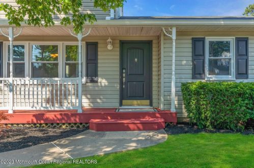 324 Tennessee Dr, Bricktown, NJ 08723-6070