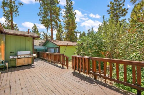 241 Whipple Dr, Big Bear City CA  92314-9752 exterior