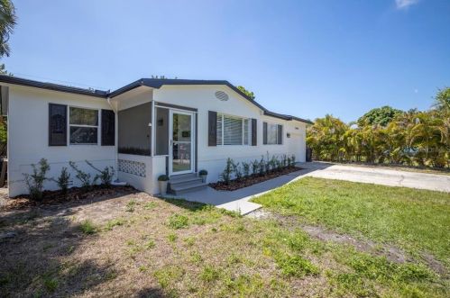 5940 5th Ave, Saint Petersburg, FL 33707-1626