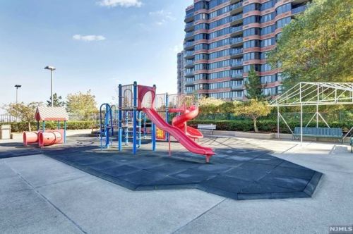 200 Winston Dr, Cliffside Park NJ  07010-3214 exterior