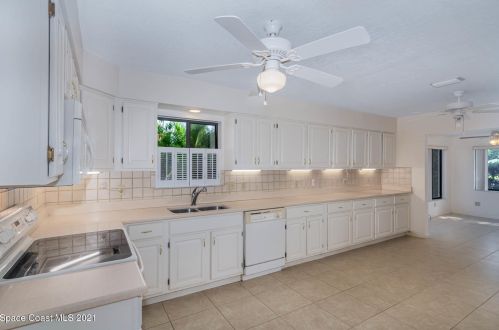 1295 Continental Ave, Melbourne FL 32940-6702 exterior