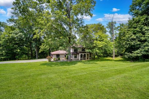 370 Sunset Hill Rd, Fishkill, NY 12524-2819