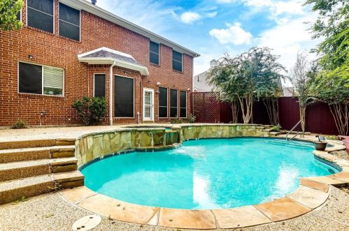 1005 Tanglewood Ln, Lewisville TX  75028-8234 exterior