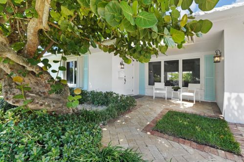 1301 Tamarind Way, Boca Raton, FL 33486-6905