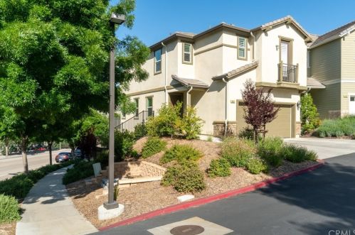 301 Oak Hill Rd, Lake Nacimiento, CA 93446