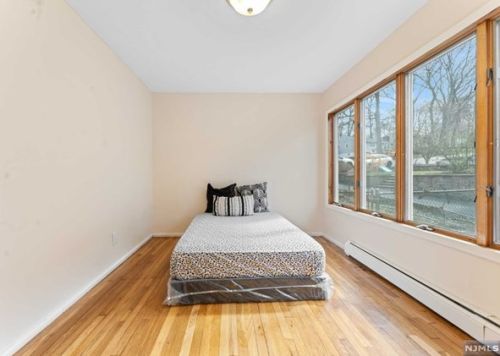 17 Hickory Dr, Oakland NJ  07436-2519 exterior