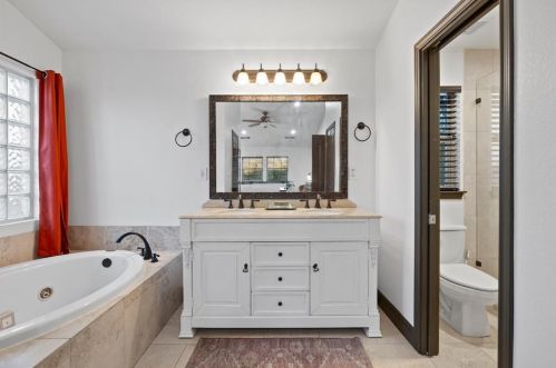 302 Deepwood Dr, Georgetown TX 78628-8305 exterior