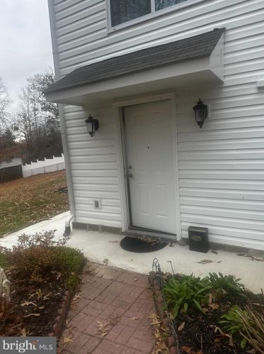 8111 Springfield Village Dr, Springfield VA  22152-3307 exterior