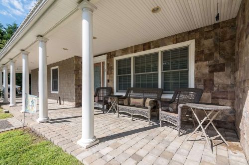 15 Marc Dr, Panamoka, NY 11961-2107