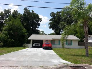 214 Kensington Ave, Deland, FL 32724-2322