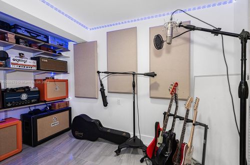 2634 38 Ave, Hollywood FL 33021-1937 exterior