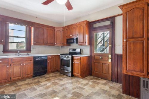 28 Middle St, Hanover PA 17331-2031 exterior