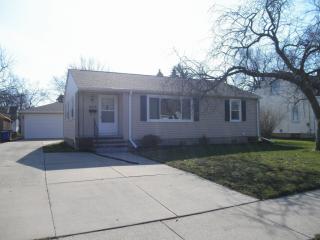 617 Warsaw St, Menasha, WI 54952-2349