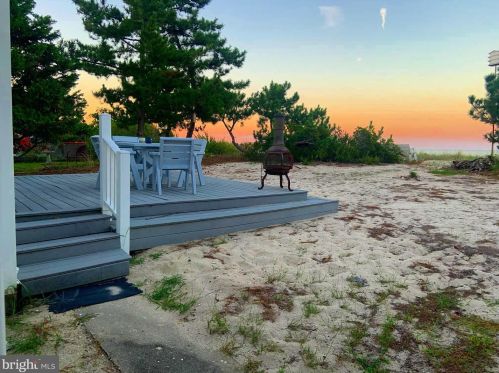 425 Bay Ave, Slaughter Beach DE  19963-4913 exterior