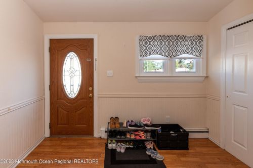 132 Sycamore Ave, Middletown, NJ 07748-6219