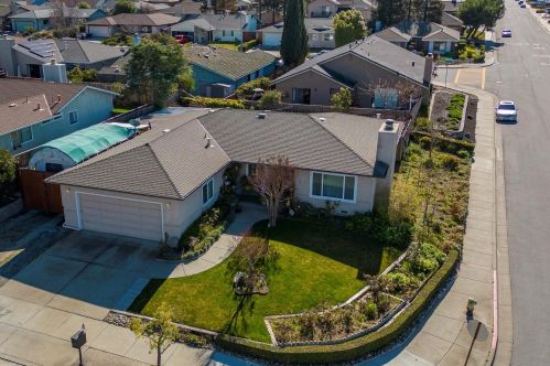1611 Vallejo Dr, Hollister, CA 95023-5979