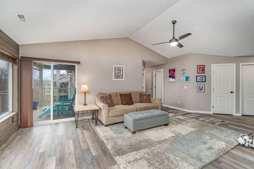 1616 Ashley Ct, Florence, KY 41042-8359