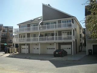 2825 Charlemagne Dr, Virginia Beach VA  23451-1357 exterior