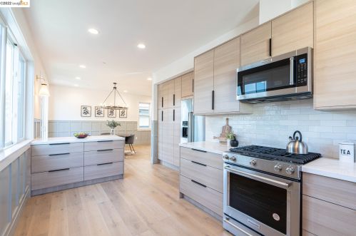 1049 61 St, Oakland CA 94608-2355 exterior