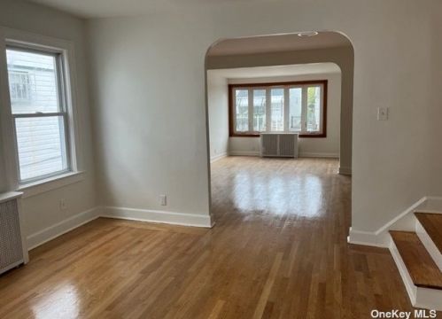 93-03 213th St, Jamaica, NY 11428-1032